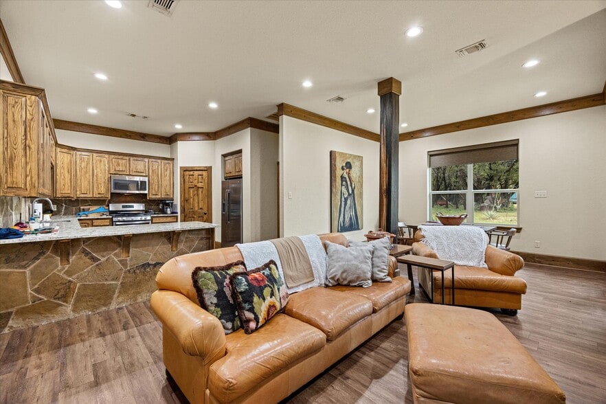 More Photos Of 1904 Floyd Rd, Weatherford Specialty For Sale