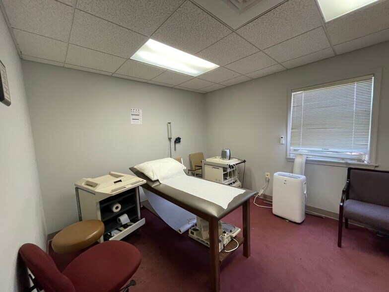 More Photos Of 11340 Pembrooke Sq, Waldorf Medical For Sale