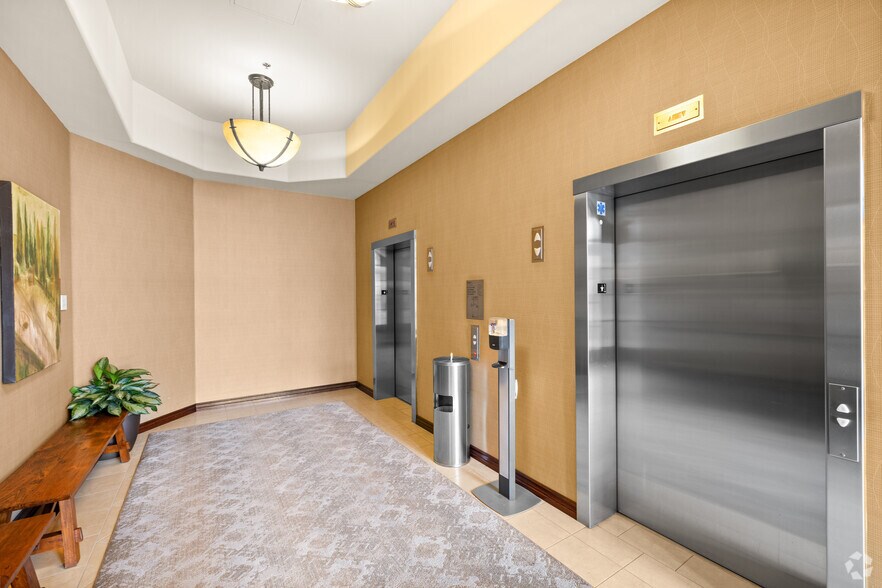 More Photos Of 16110 Ventura Blvd, Encino Apartments For Lease