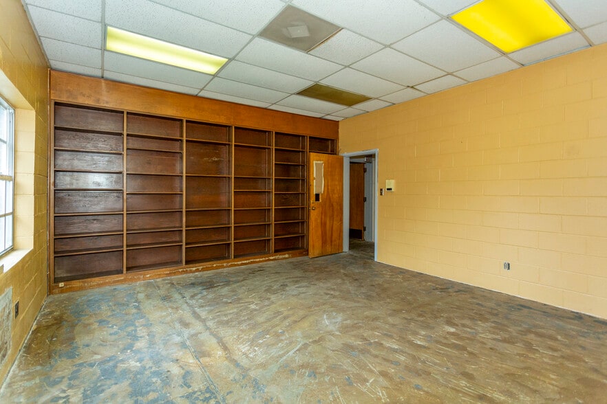 More Photos Of 2001 Avenue Z, Birmingham Religious Facility For Sale