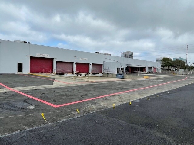 More Photos Of 1917-1921 E Mariposa Ave, El Segundo Warehouse For Lease