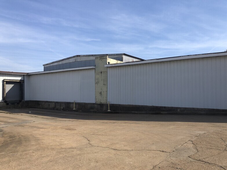 More Photos Of 1001 Ohlendorf Rd, Osceola Warehouse For Lease