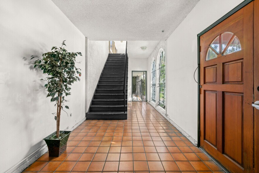 More Photos Of 629-631 E Elk Ave, Glendale Apartments For Sale