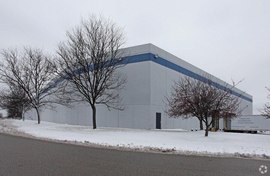 More Photos Of 11915 Enterprise Ave, Cincinnati Warehouse For Lease