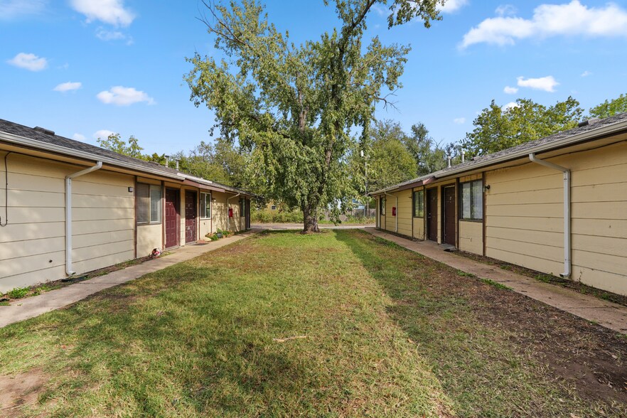 More Photos Of 1322 S Vine St, Wichita Apartments For Sale
