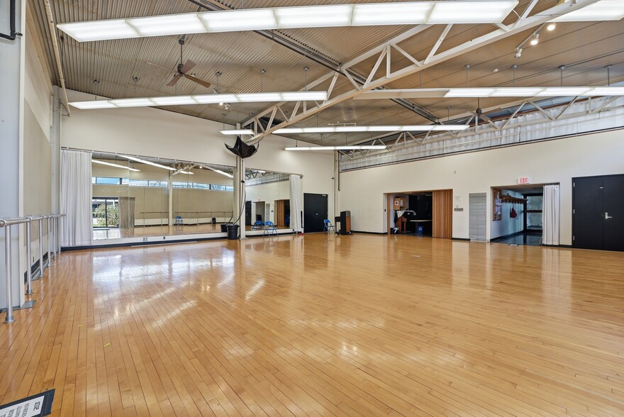 More Photos Of 893 West St, Amherst Schools For Sale