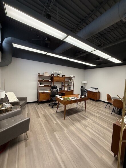 More Photos Of 2485 Directors Row, Indianapolis Office For Lease