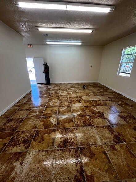 More Photos Of 1603 E Main St, Gatesville Office For Lease