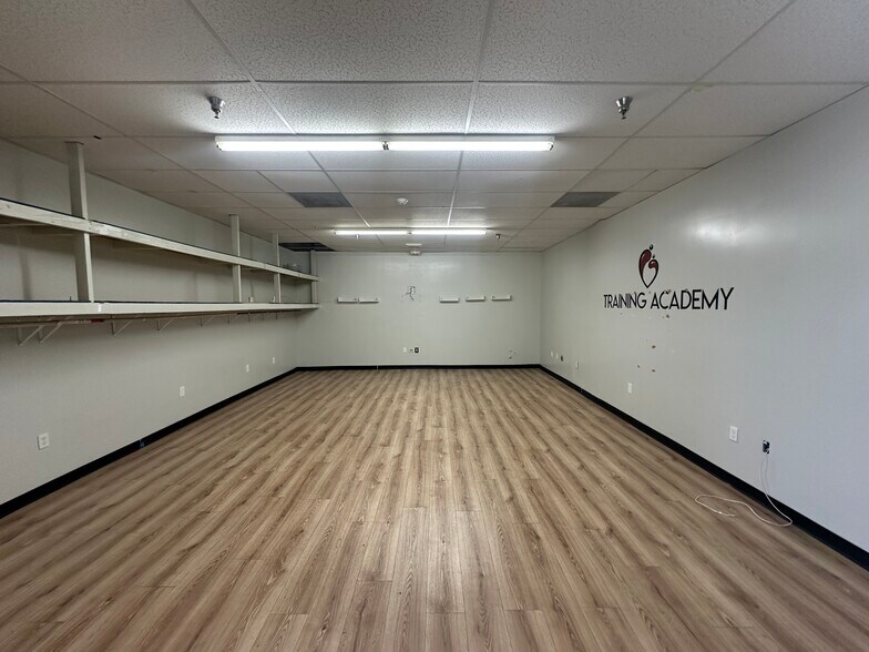 More Photos Of 509-523 E Rosecrans Ave, Compton Storefront Retail Office For Sale