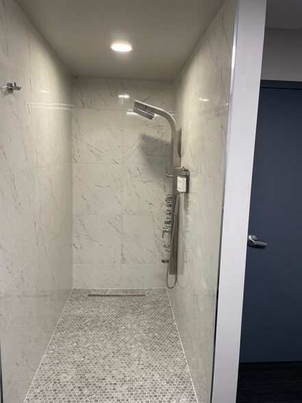 More Photos Of 3500 W 11 Mile Rd, Berkley Light Manufacturing For Lease