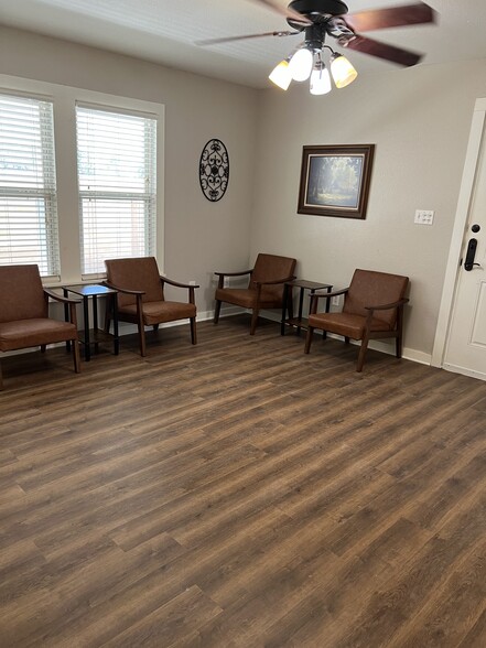 More Photos Of 223 E Bridge St, New Braunfels Office For Lease