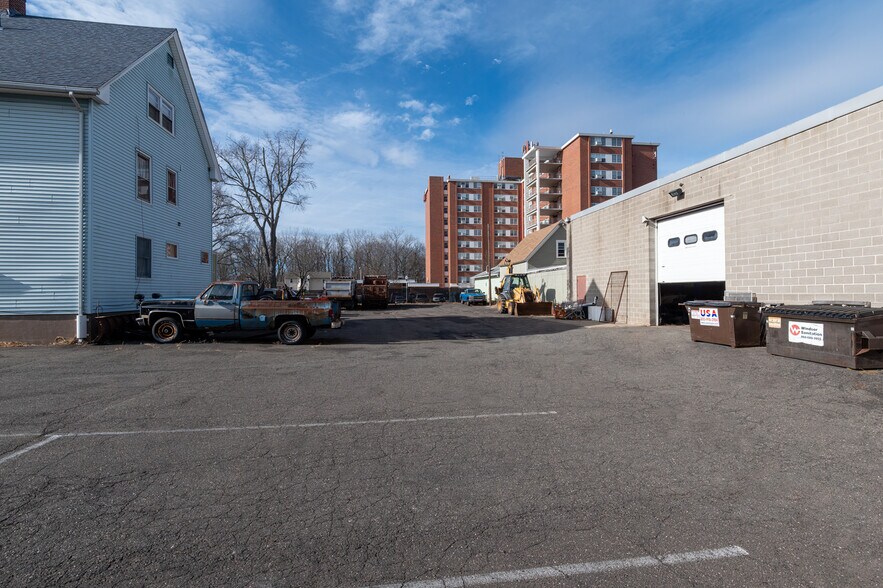 More Photos Of 73-77 Connecticut Blvd, East Hartford Freestanding For Sale