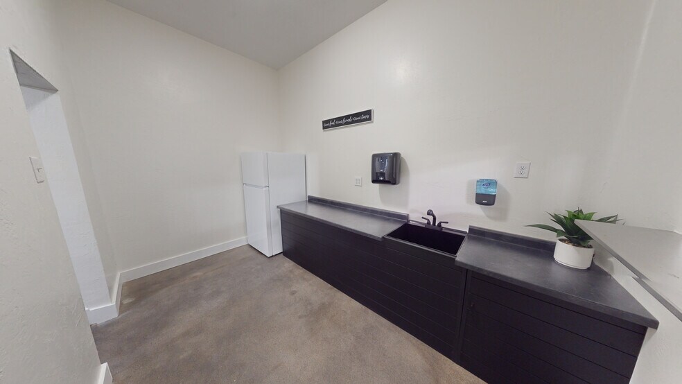 More Photos Of 312 Sycamore St, Greenville Storefront Retail Office For Sale