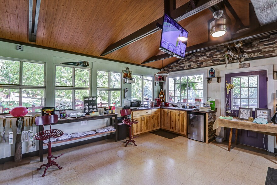 More Photos Of 1105 W Lake Rd, Spout Spring Trailer Camper Park For Sale