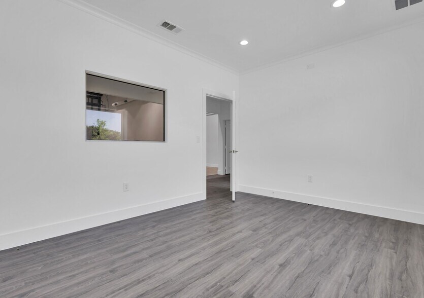 More Photos Of 312-332 Eldorado Pky, McKinney Warehouse For Sale