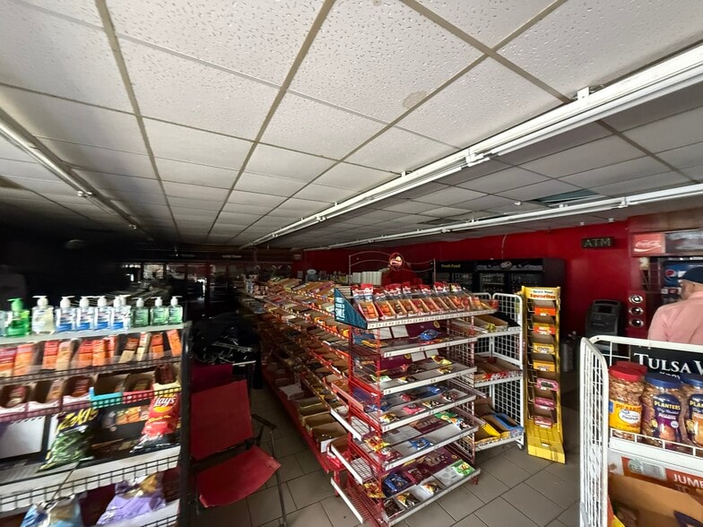 More Photos Of 319 Choctaw Ave, Savanna Convenience Store For Sale