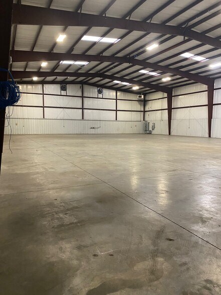 More Photos Of 9708 NW 6th St, Oklahoma City Distribution For Lease