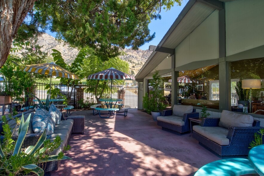 More Photos Of 13383 Sierra Way, Kernville Hotel For Sale