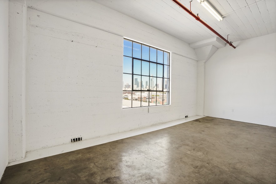 More Photos Of 1340 E 6th St, Los Angeles Manufacturing For Lease