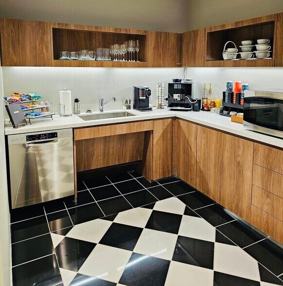 More Photos Of 2800 Post Oak Blvd, Houston Coworking Space