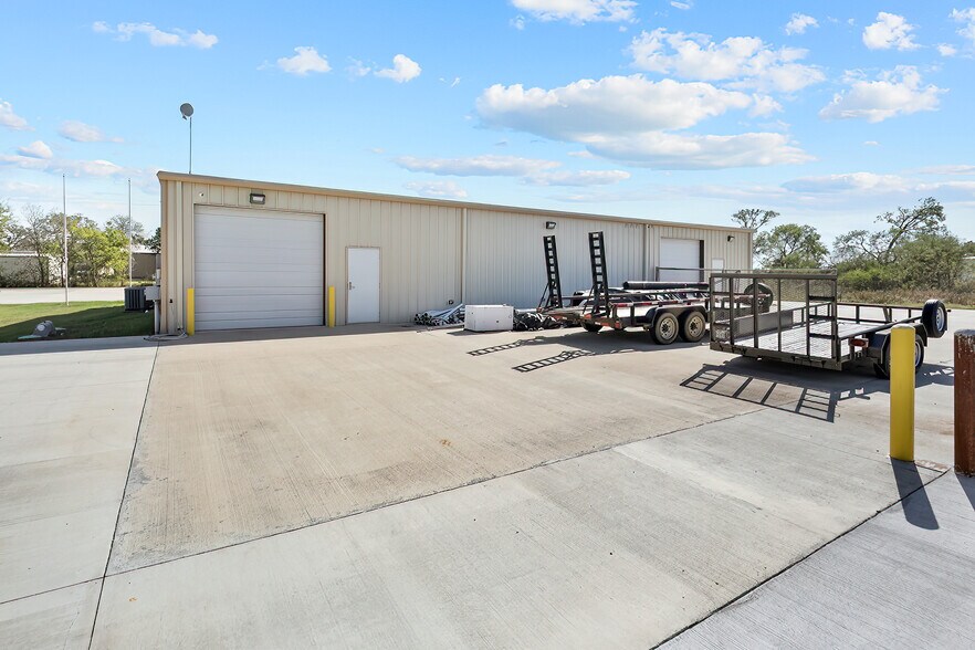 More Photos Of 4459 Roans Chapel Rd, College Station Service For Sale