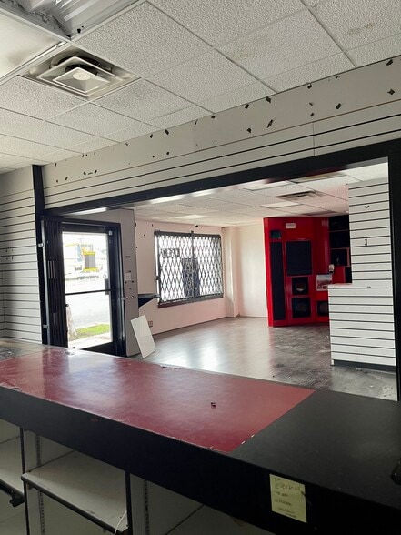 More Photos Of 17007-17009 Hawthorne Blvd, Lawndale Storefront Retail Office For Sale