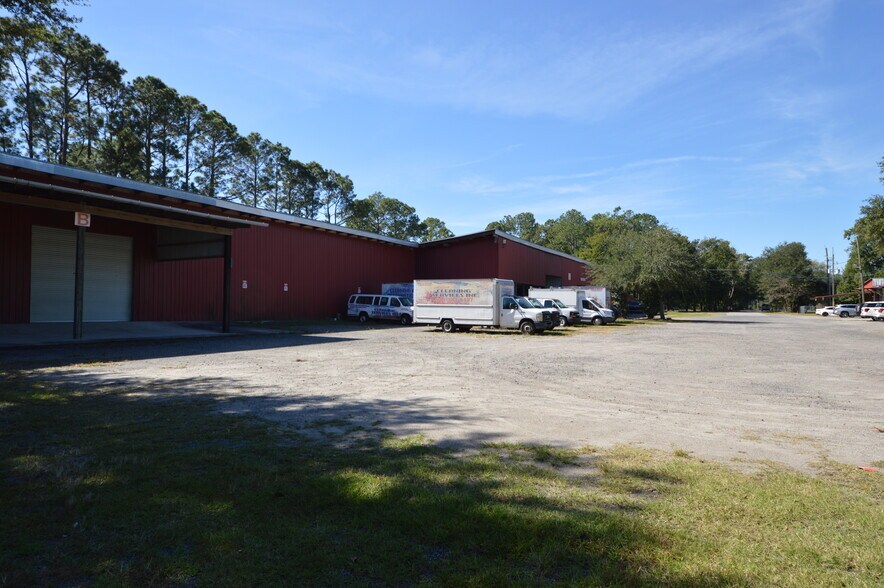 More Photos Of 239 Jones Rd, Jacksonville Warehouse For Lease