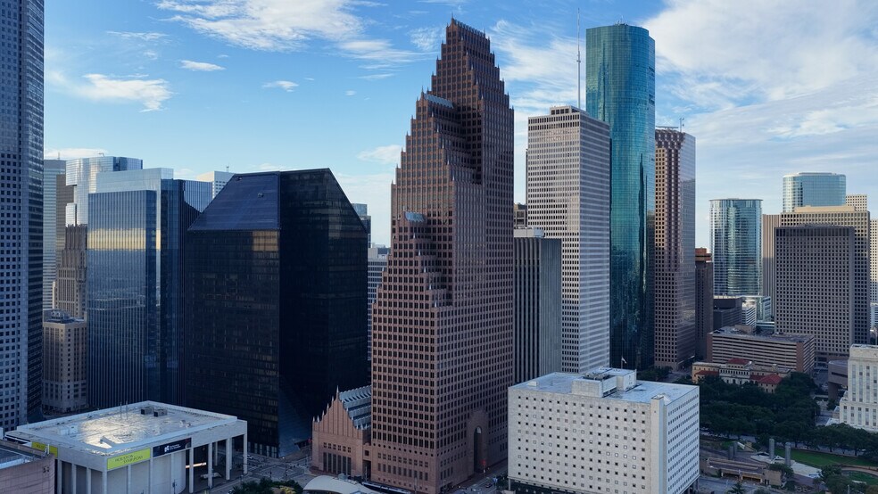 Primary Photo Of 700 Louisiana St, Houston Coworking Space