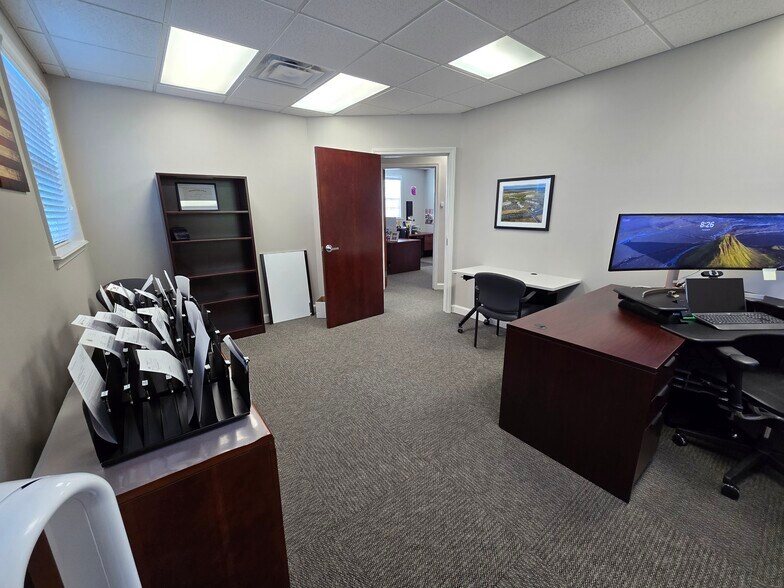 More Photos Of 465 Warren Ave, Longwood Office For Lease