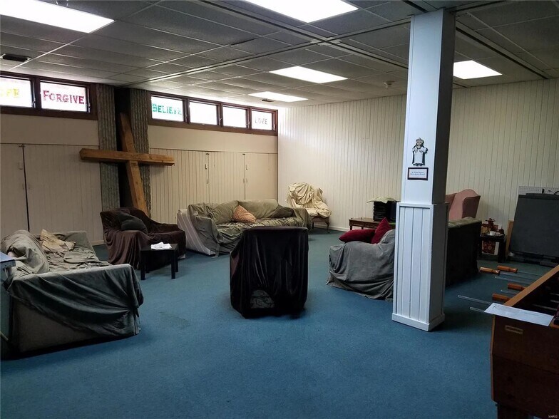 More Photos Of 15764 Clayton Rd, Ellisville Religious Facility For Lease
