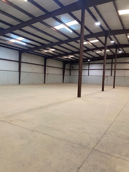 More Photos Of 8248 W Reno Ave, Oklahoma City Warehouse For Lease
