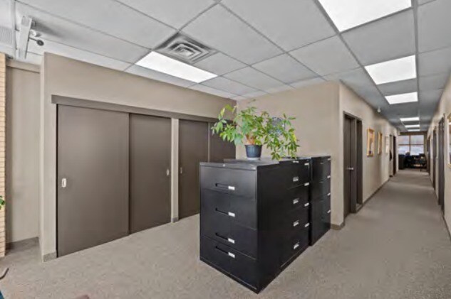More Photos Of 2145 Dunwin Dr, Mississauga Office For Sale