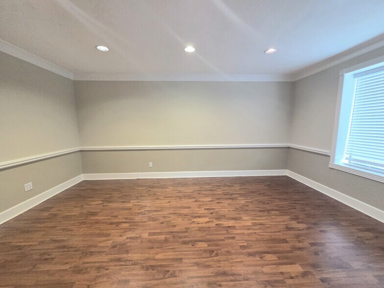 More Photos Of 2204 Sunpark Dr, Conroe Office For Sale