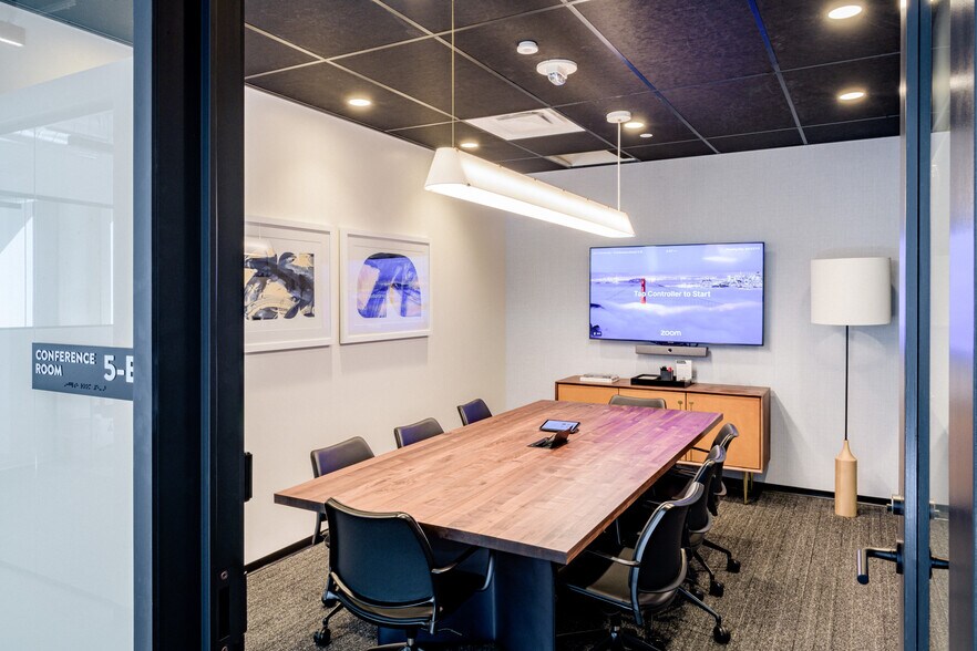 More Photos Of 400 University St, Seattle Coworking Space