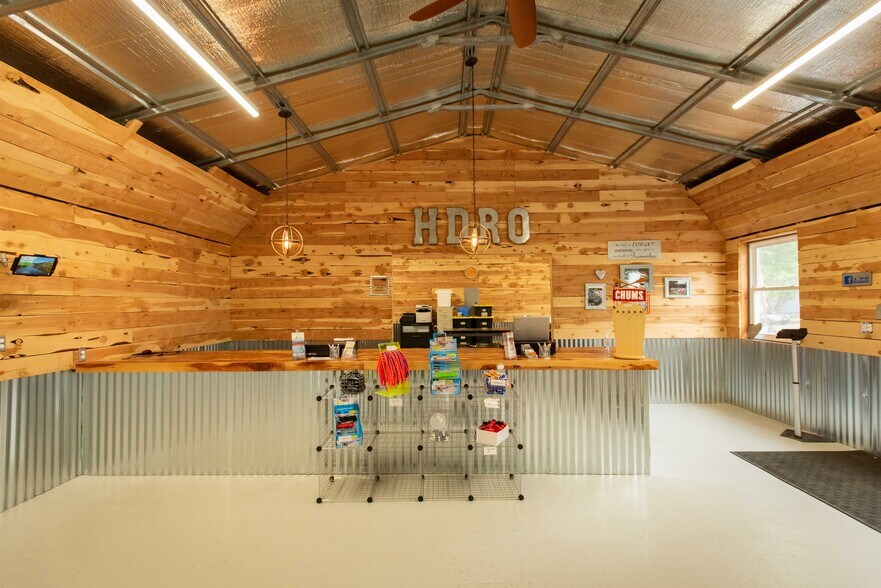 More Photos Of 206 Elrod Ave, Maupin Storefront Retail Residential For Lease