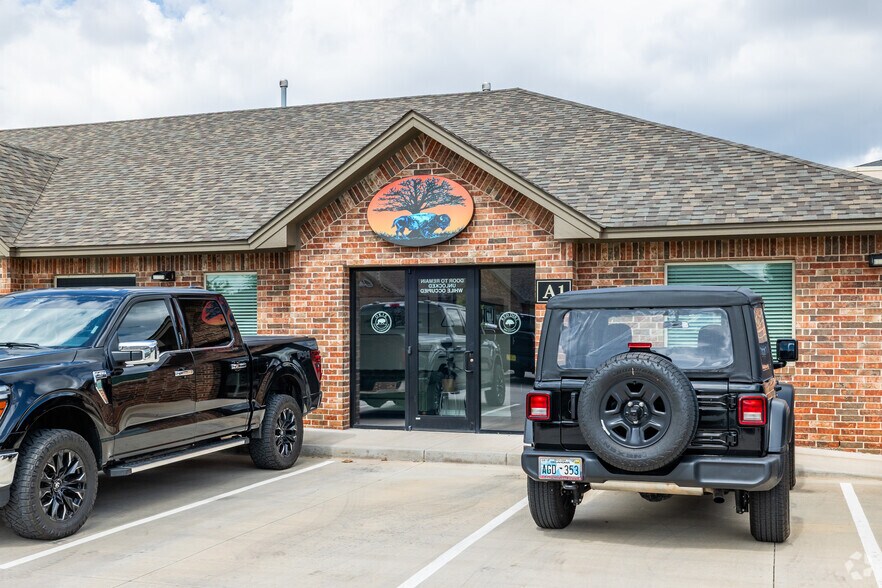 More Photos Of 4107 N Council Rd, Bethany Medical For Lease