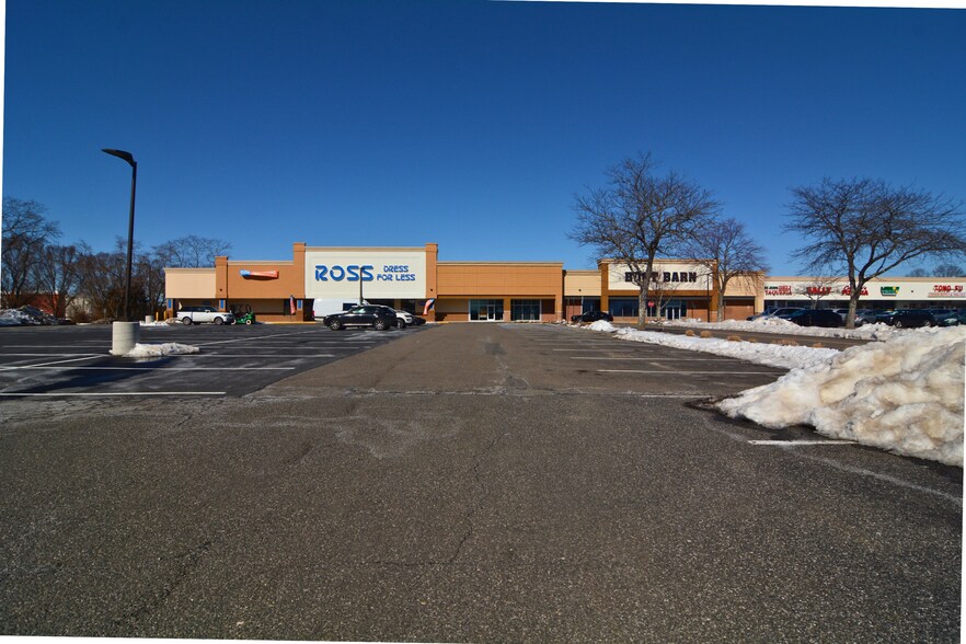More Photos Of 1088-1791 Old Country Rd, Riverhead Storefront For Lease