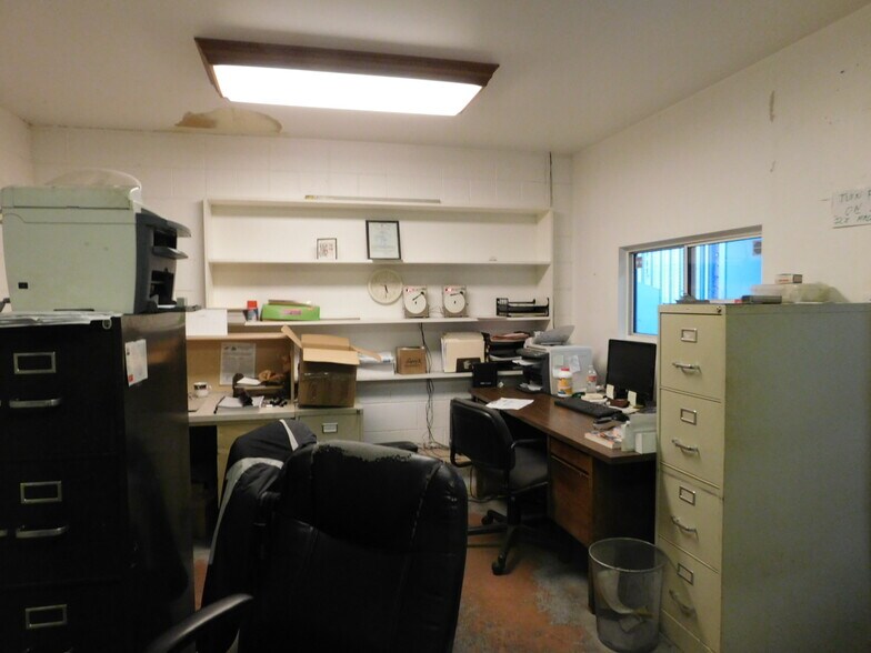 More Photos Of 534 Stanford, Los Angeles Warehouse For Sale