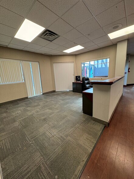 More Photos Of 300 Corporate Plz, Islandia Office For Lease