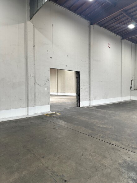 More Photos Of 4270-4310 S Maywood Ave, Vernon Warehouse For Lease