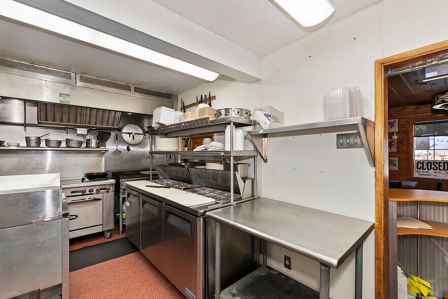 More Photos Of 39226 N Shore Dr, Fawnskin Restaurant For Sale