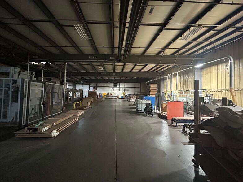 More Photos Of 606 Legion St, Bristol Industrial For Sale