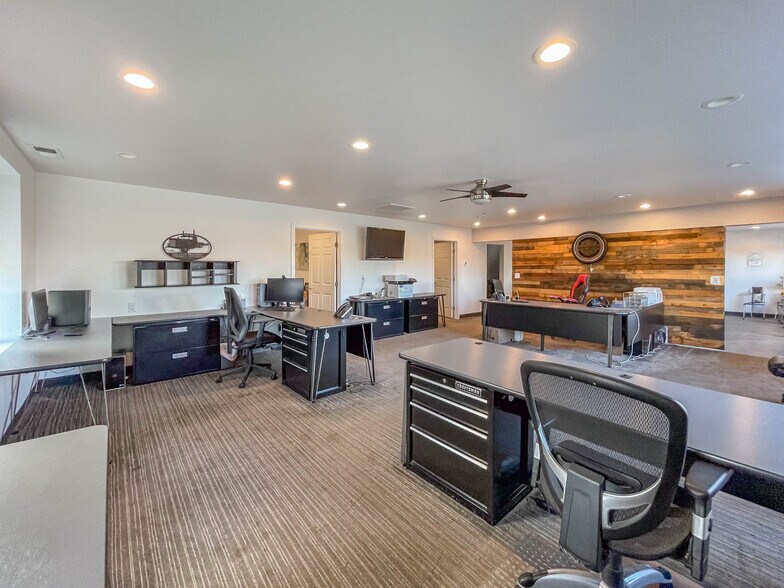 More Photos Of 1625 W Duke Rd, Sutherlin Warehouse For Sale