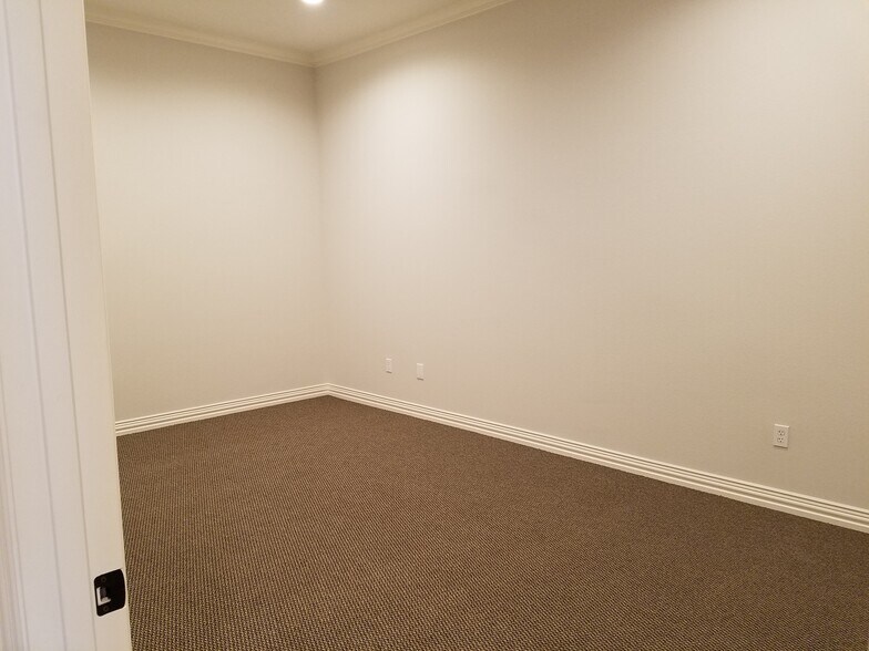 More Photos Of 8668 John Hickman Pky, Frisco Medical For Lease