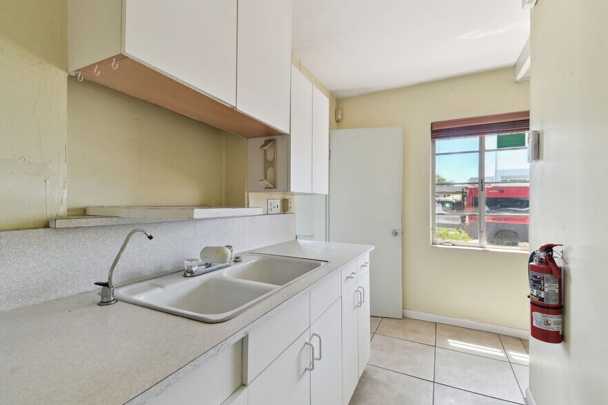 More Photos Of 3019 W Azeele St, Tampa Loft Creative Space For Sale