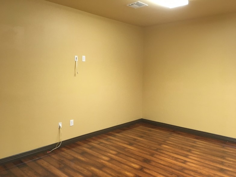 More Photos Of 920 E Main St, Mesa Office For Lease