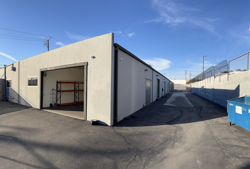 More Photos Of 2413 S Broadway, Santa Ana Manufacturing For Lease