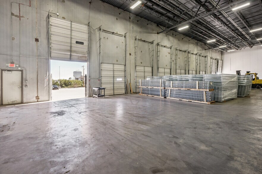 More Photos Of 2251 Picadilly Dr, Austin Warehouse For Lease
