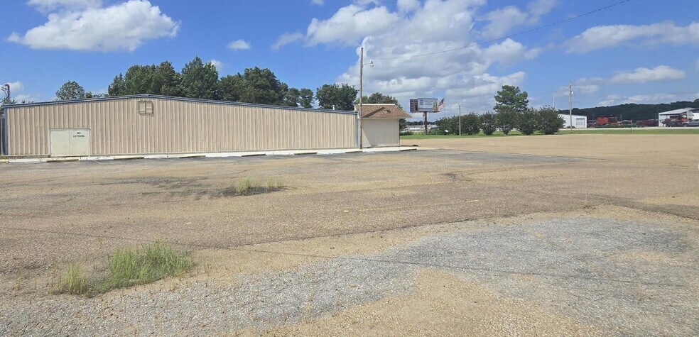 More Photos Of 2009 Falls Blvd N, Wynne Skating Rink For Sale