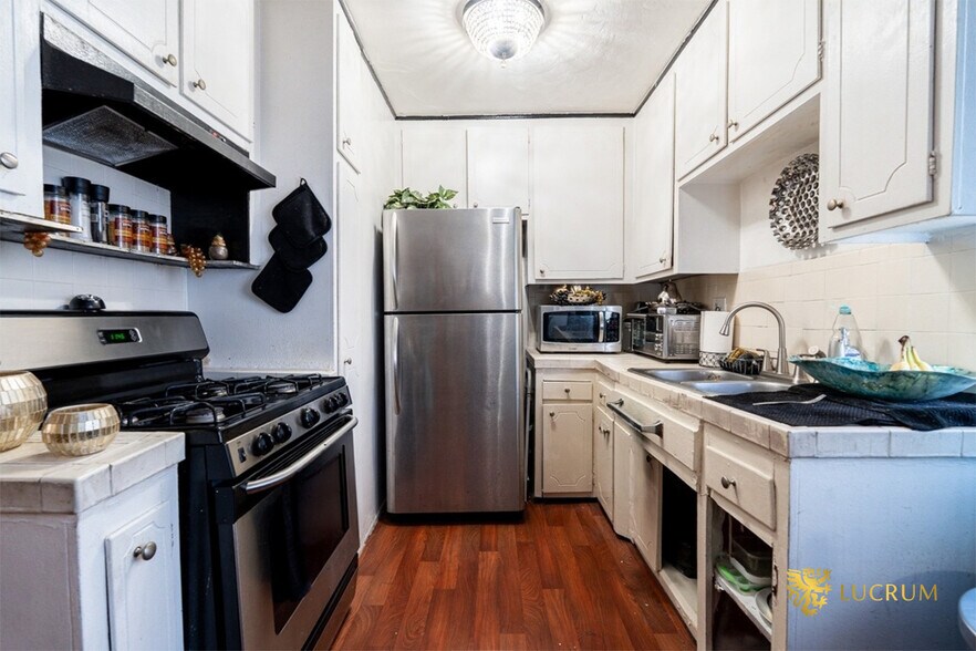 More Photos Of 1683 S Longwood Ave, Los Angeles Apartments For Sale